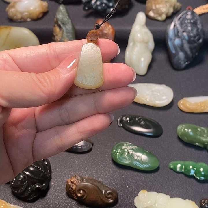 和田玉未镶嵌颈饰无事牌