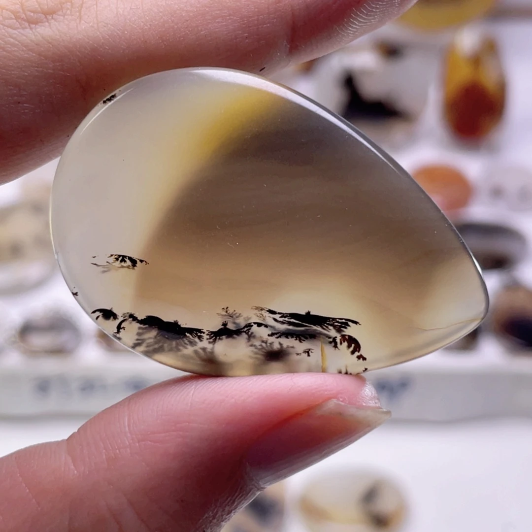 玛瑙/玉髓颈饰未镶嵌