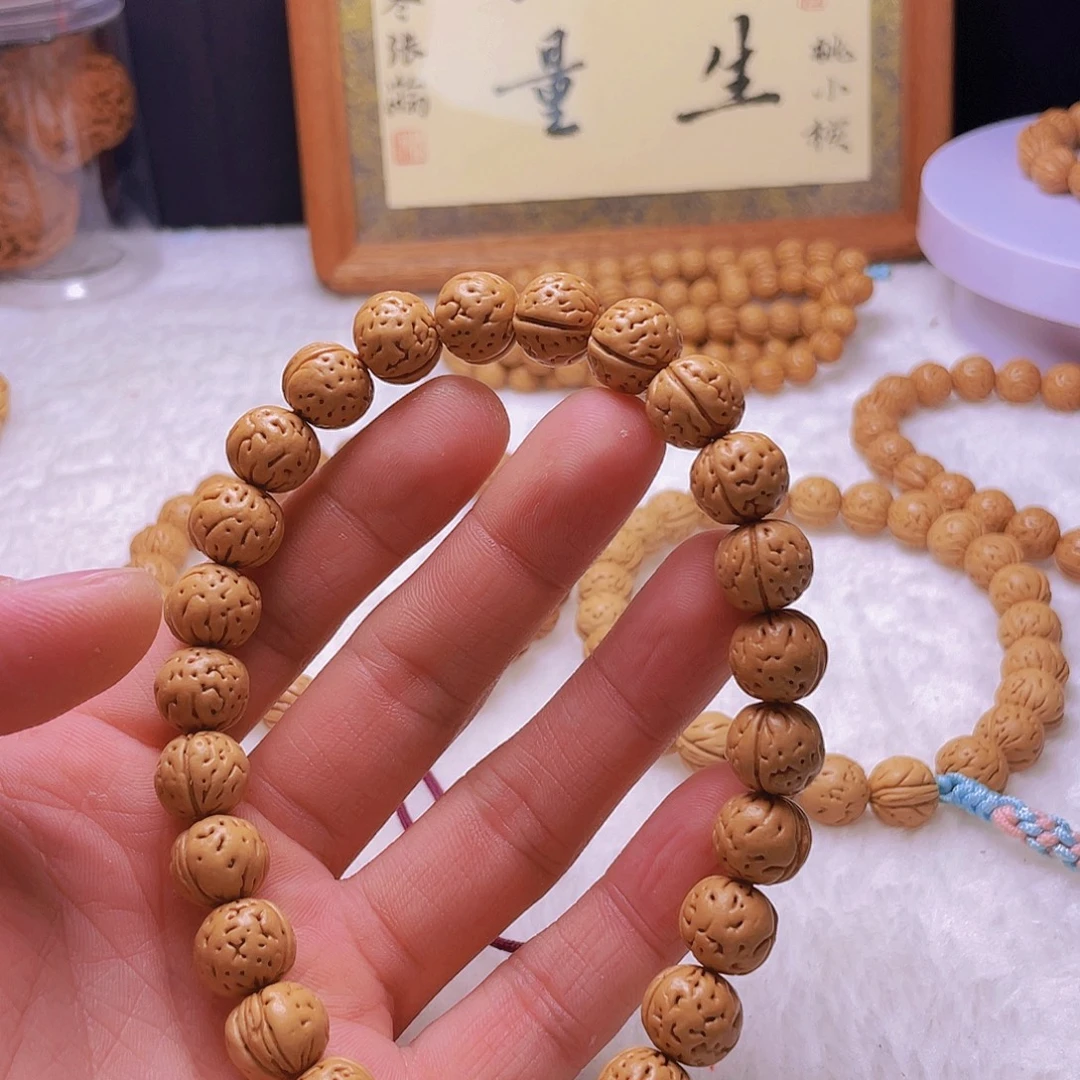 君***桃木12野生桃核手持