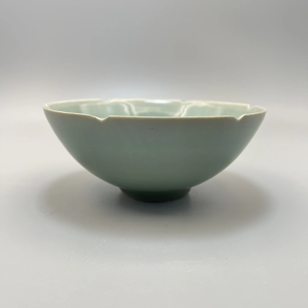 龙泉窑青釉花口碗H8377