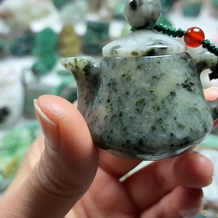 喜***藏独山玉未镶嵌吊坠