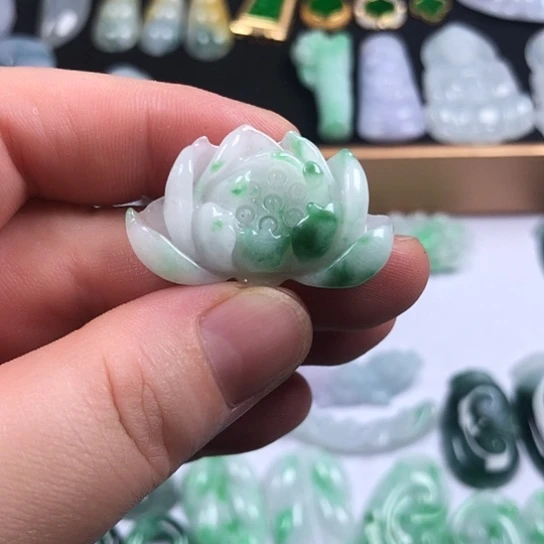 颈饰未镶嵌翡翠荷花