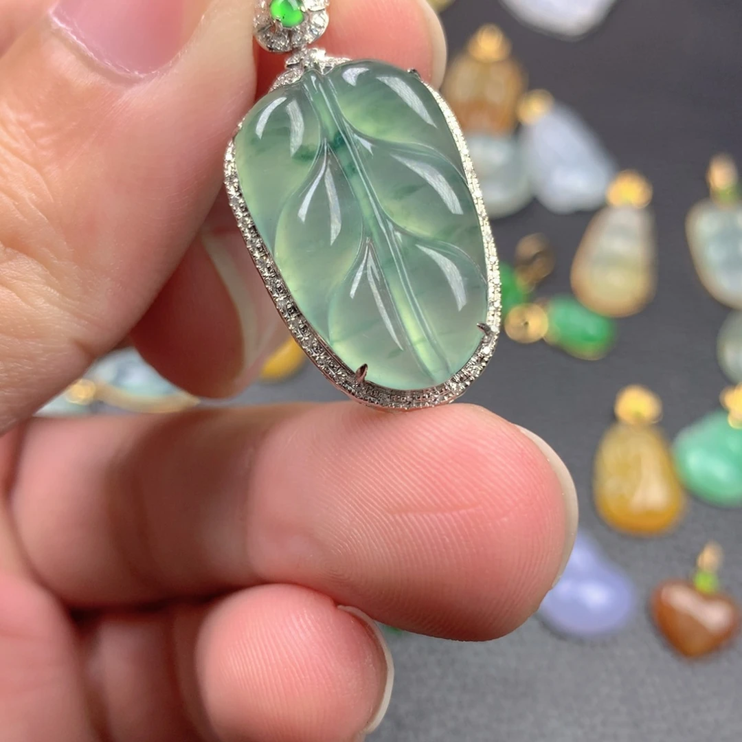 【闪购商品】颈饰18K金镶嵌翡翠七*翡翠