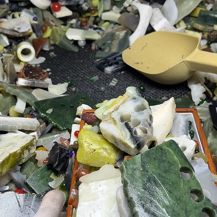 未镶嵌透闪石质玉珠宝奇石适**王
