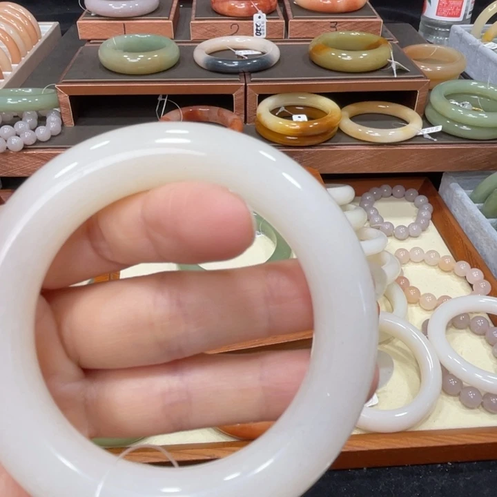 石英质玉手镯未镶嵌垚*