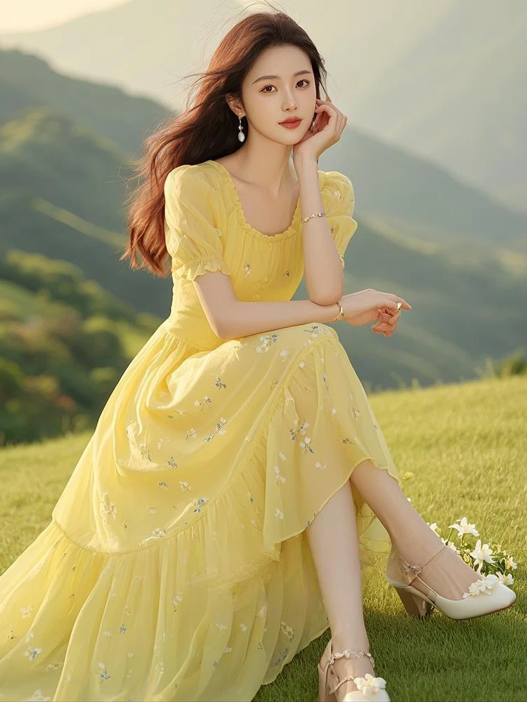黄色碎花连衣裙2025春夏新款桔梗法式气质独特超好看长款裙子飘逸