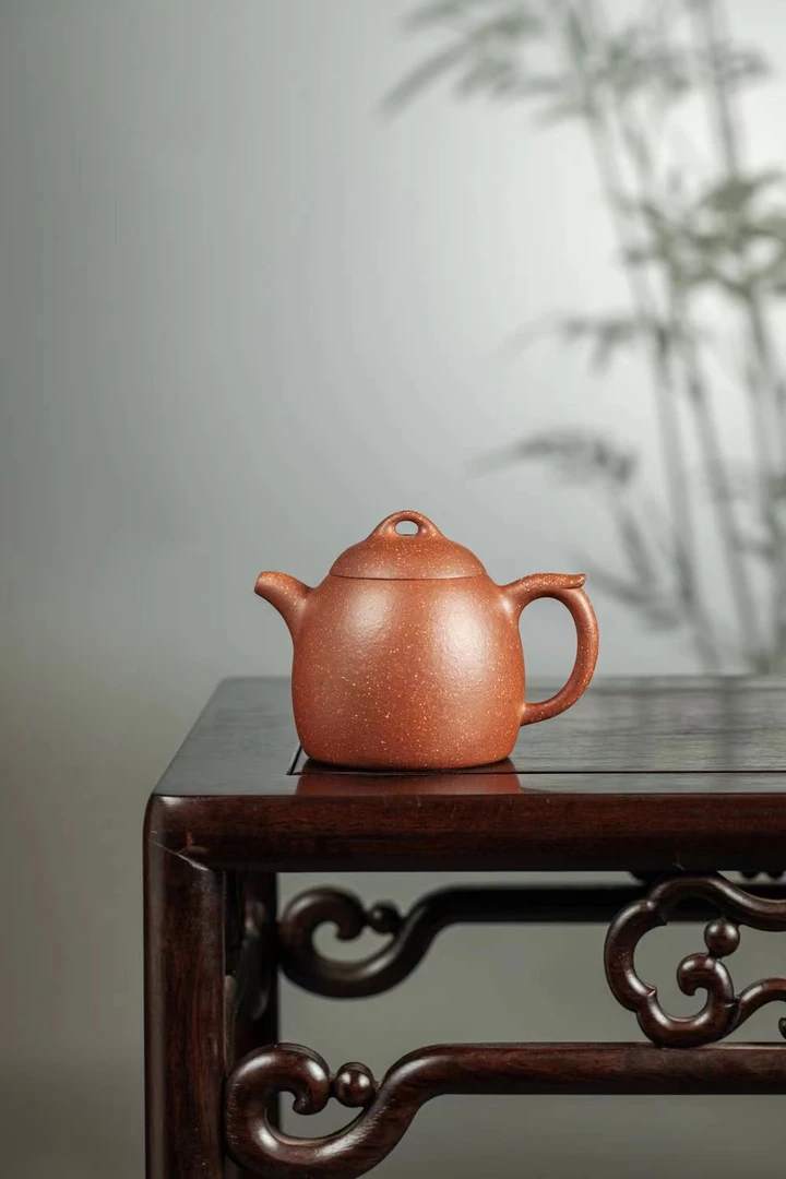 秦权壶，原矿降坡泥，150毫升左右精工半手，助理工艺美术师精工制作