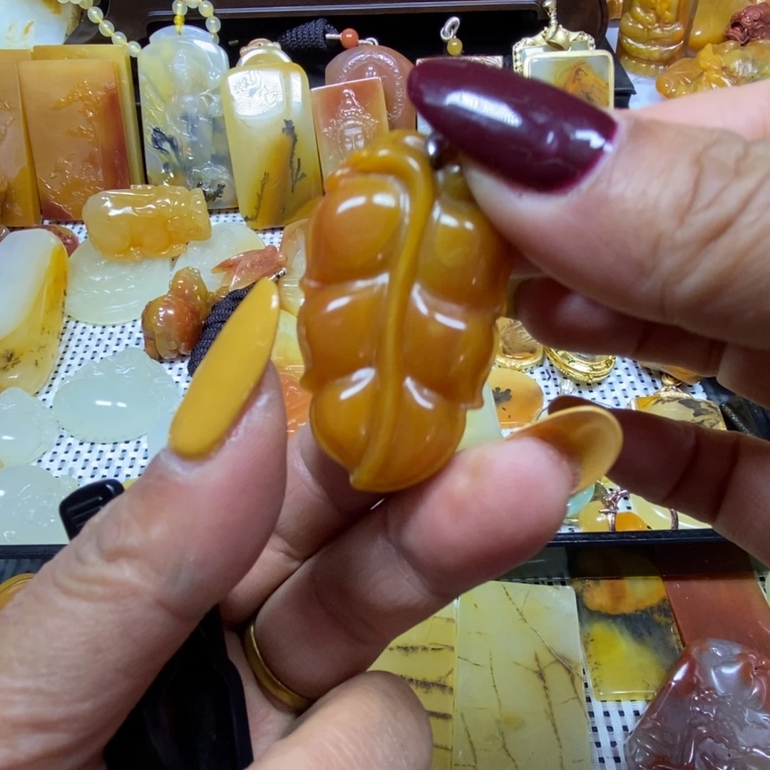 石英质玉（黄龙玉）合金颈饰