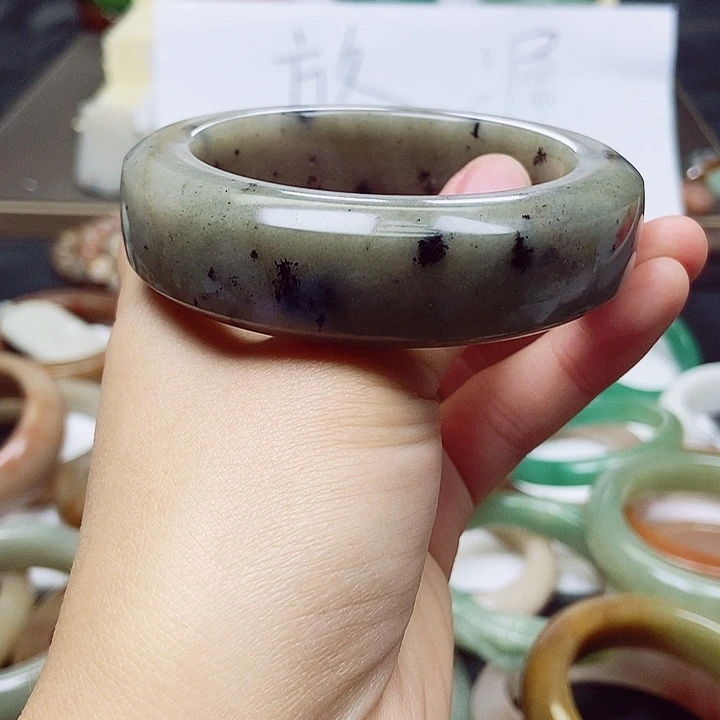 石英质玉手镯未镶嵌棉*