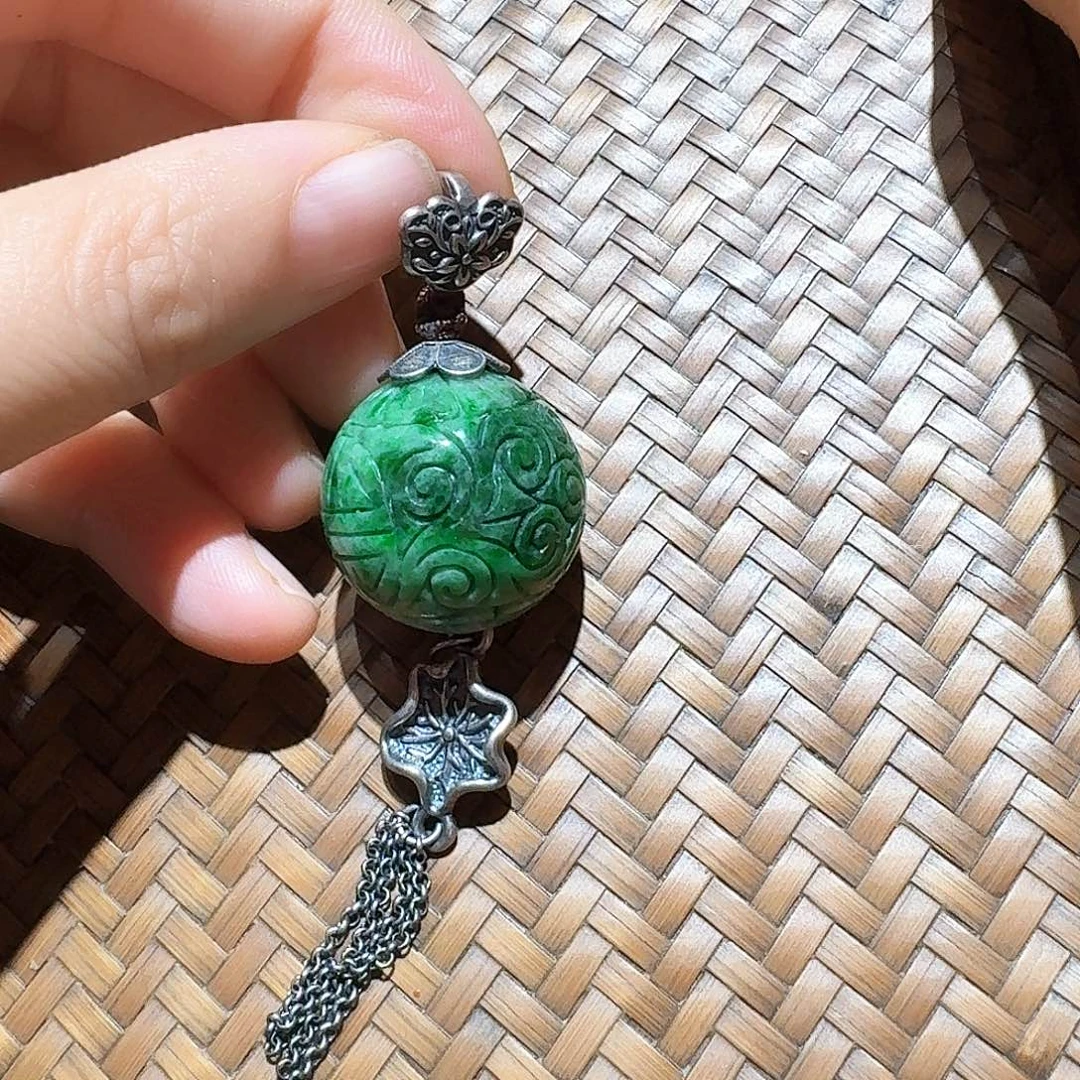 颈饰合金翡翠个性十足