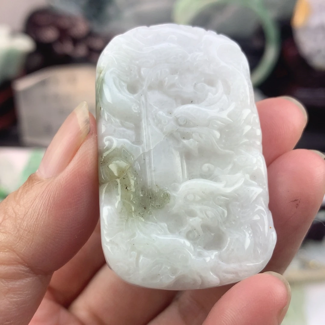 翡翠未镶嵌颈饰是