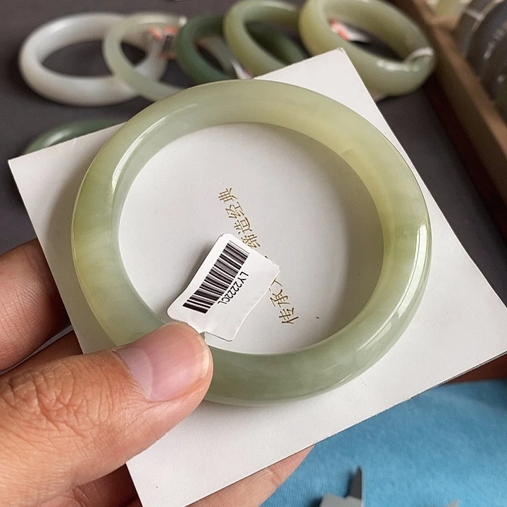 和田玉手镯未镶嵌58