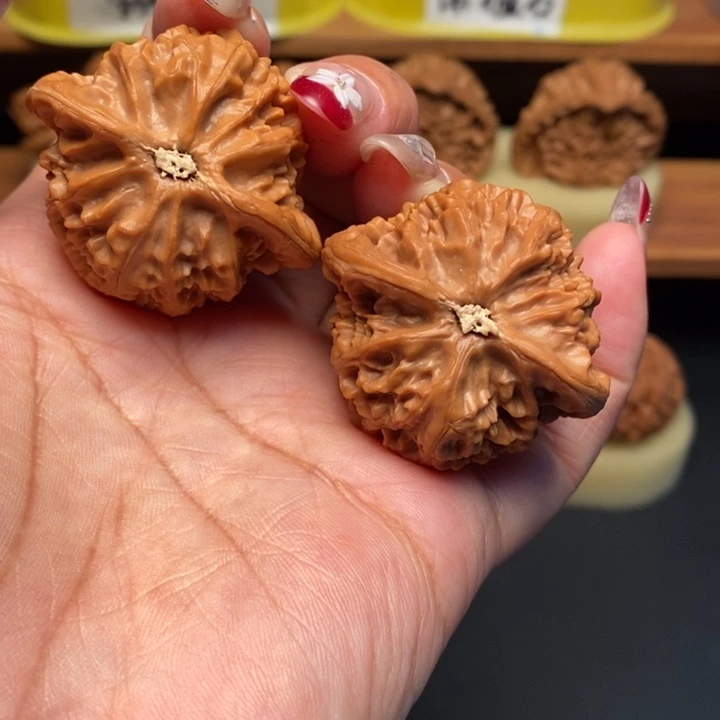 文玩核桃吊坠41宫灯