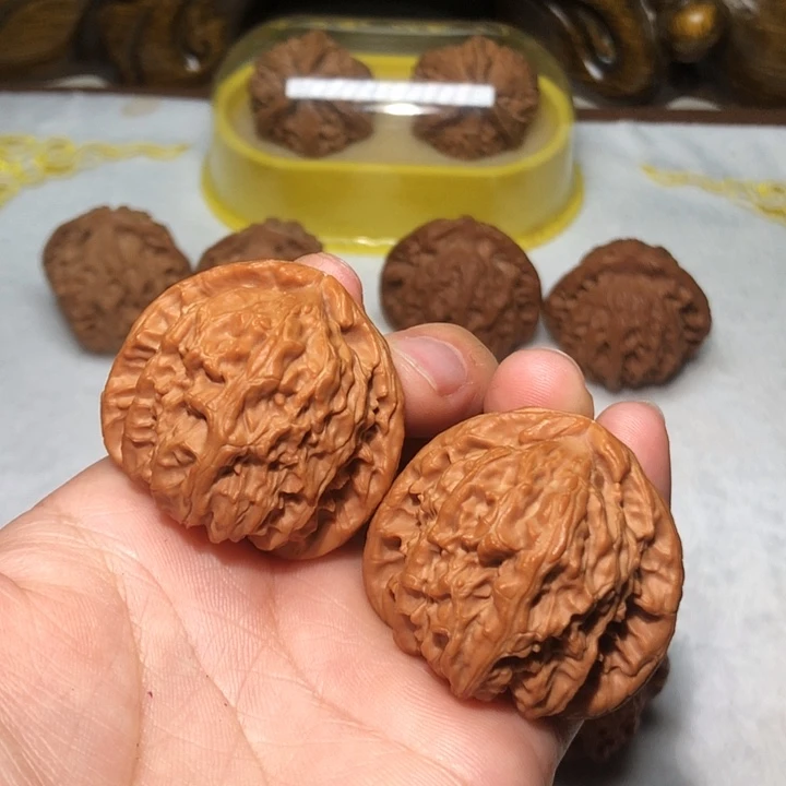文玩核桃40三角白