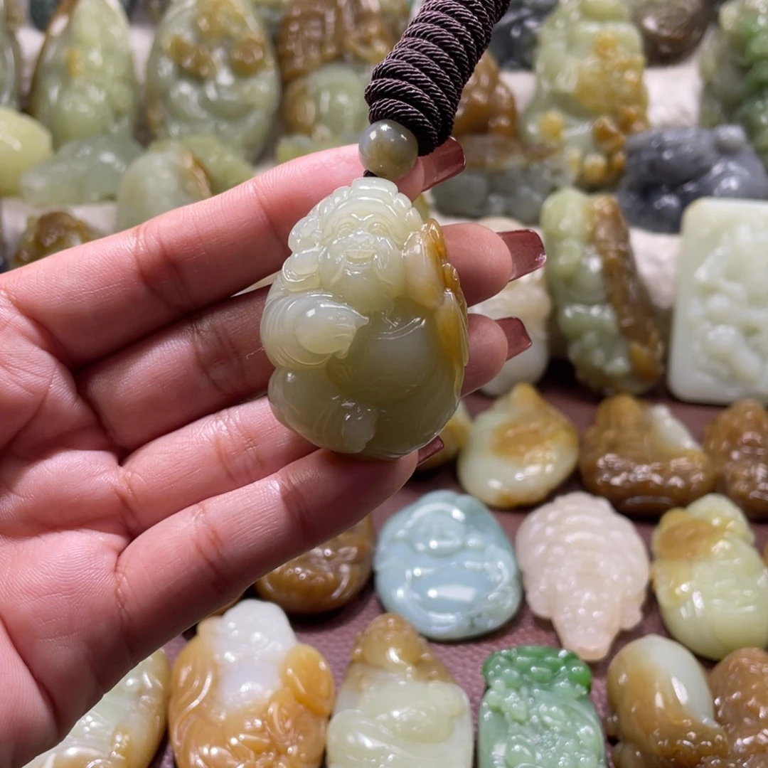 z***g和田玉未镶嵌颈饰