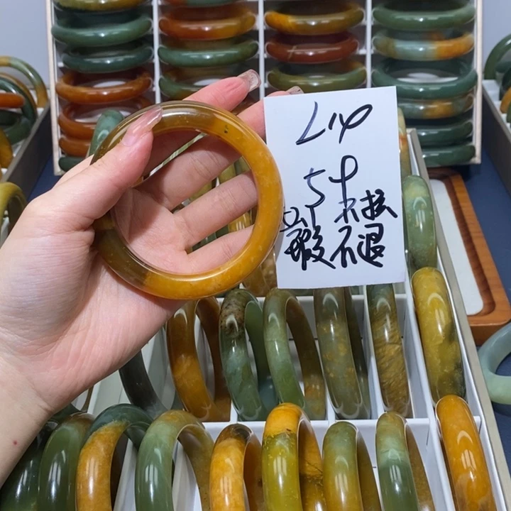 蛇纹石玉未镶嵌手镯樱*树