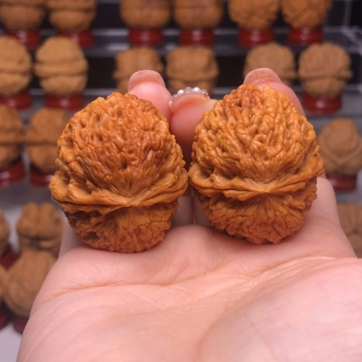 文玩核桃吊坠47盘龙玉凤绣球