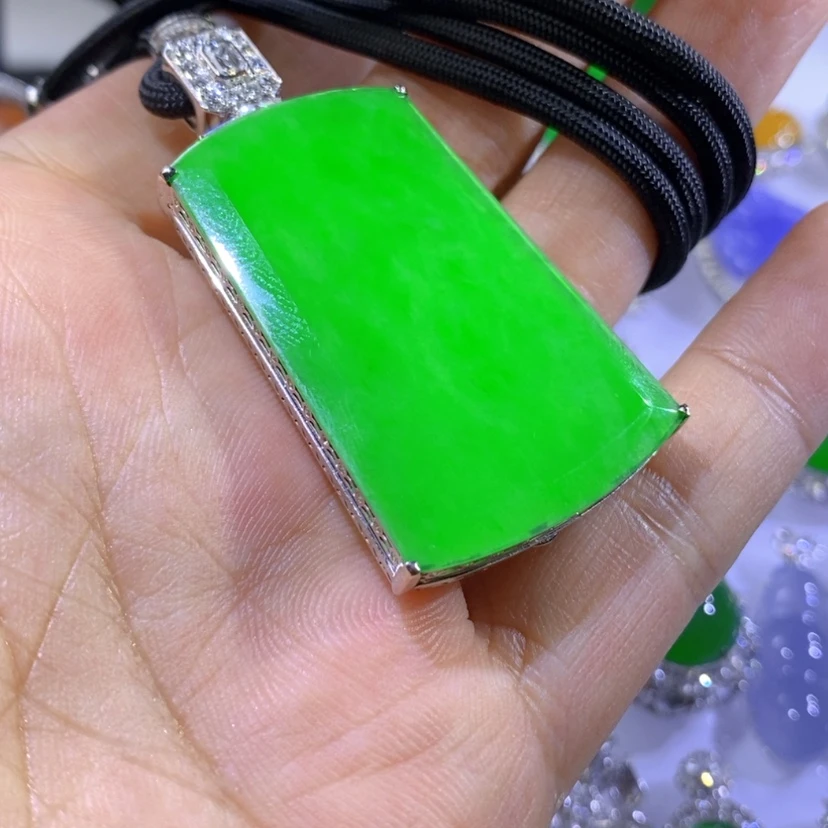 【闪购商品】翡翠挂件18K金镶嵌w*可天然翡翠