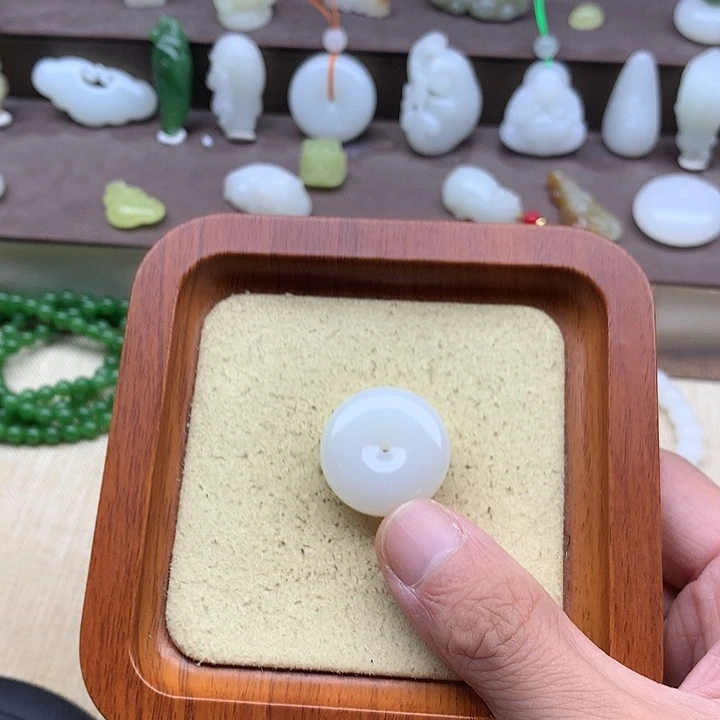 颈饰未镶嵌和田玉