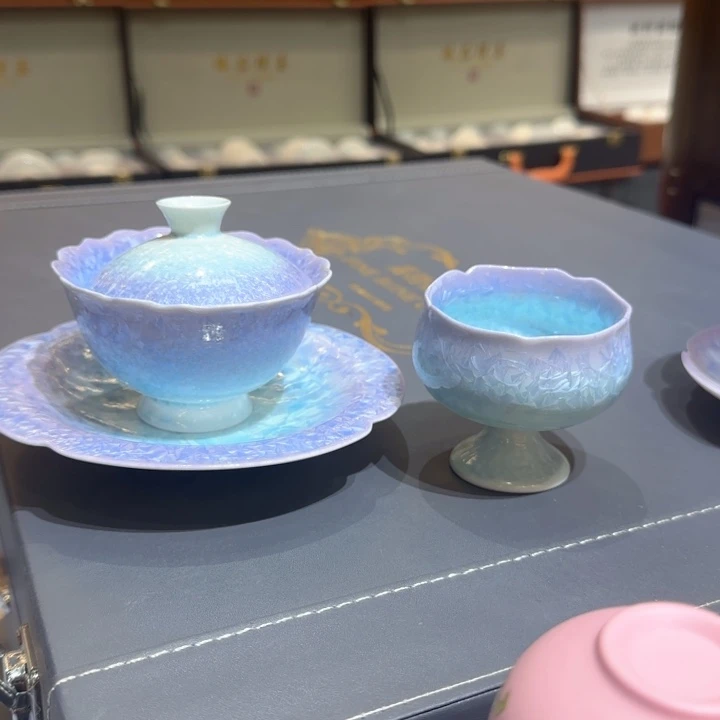 *****茶杯一个盖碗一个壶承一个