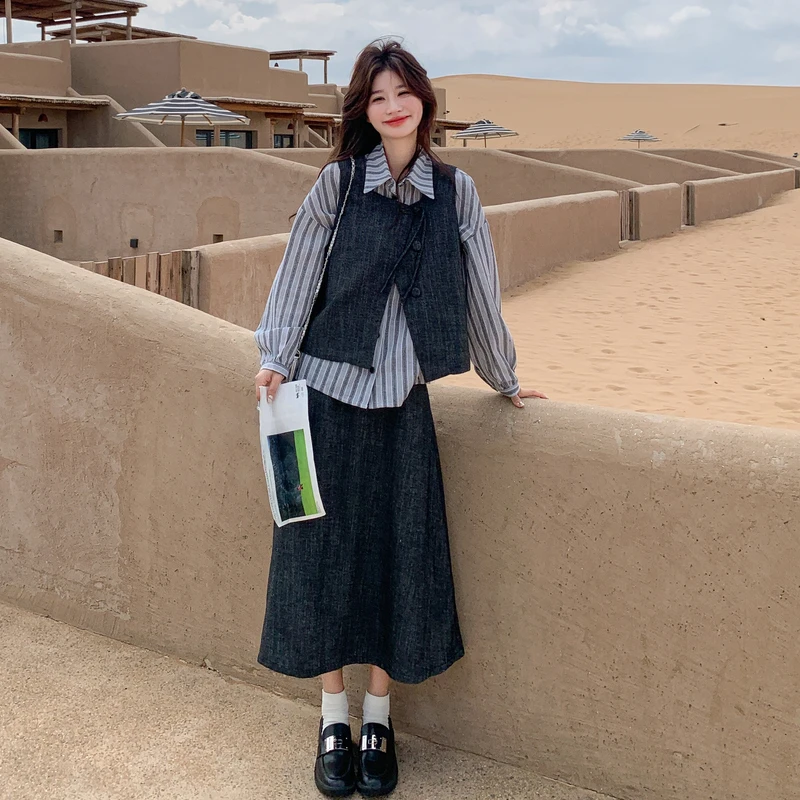 大方得体简单穿搭套装裙女秋高级感灰色马甲半身裙条纹衬衫三件套