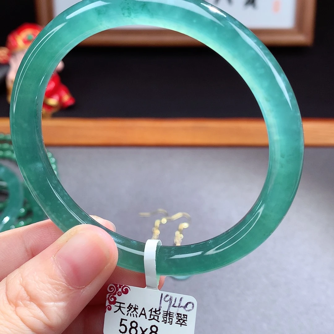 翡翠手镯（圆镯）未镶嵌