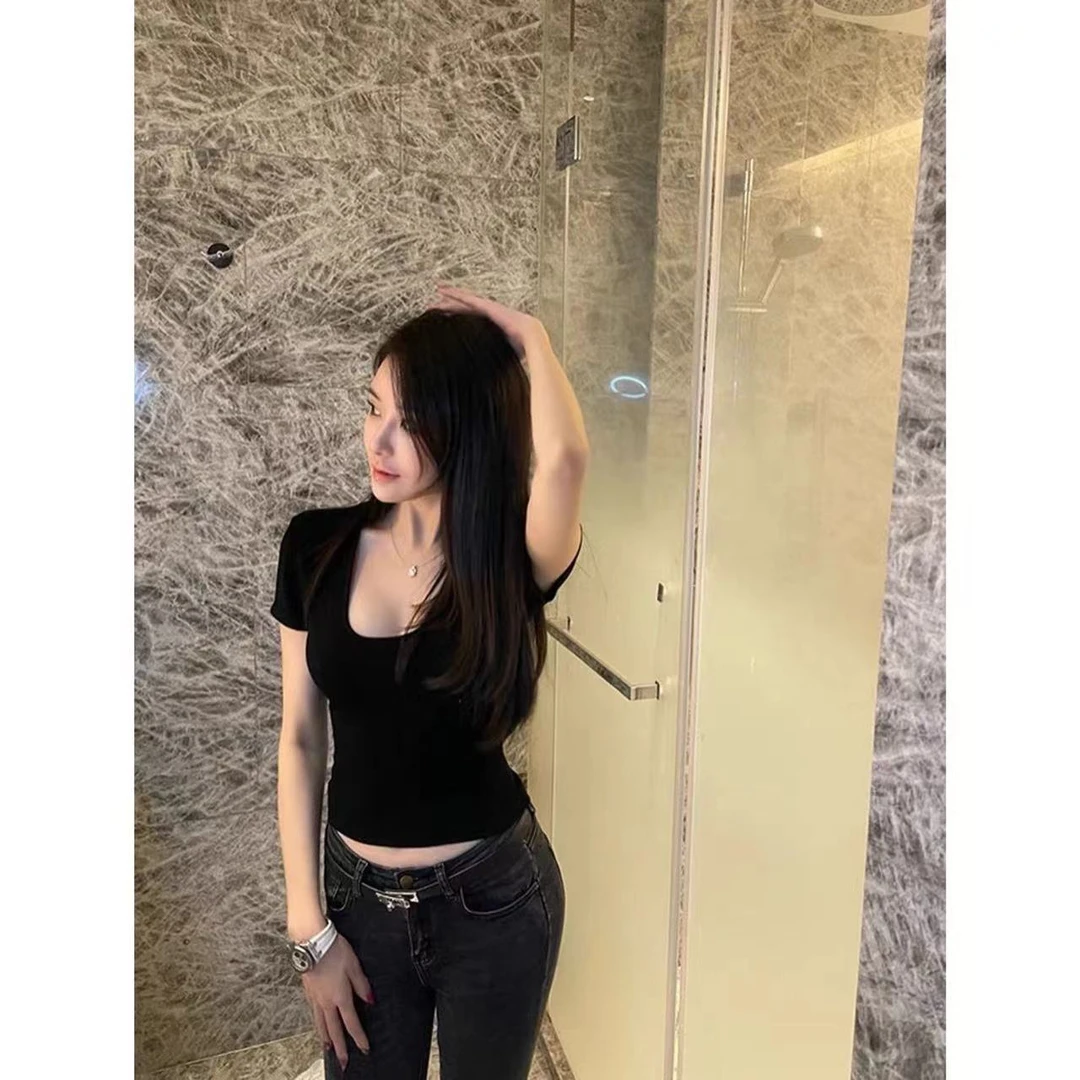 徐秋阳   日常小心机  百搭时尚修身纯欲设计感大U领短袖10718