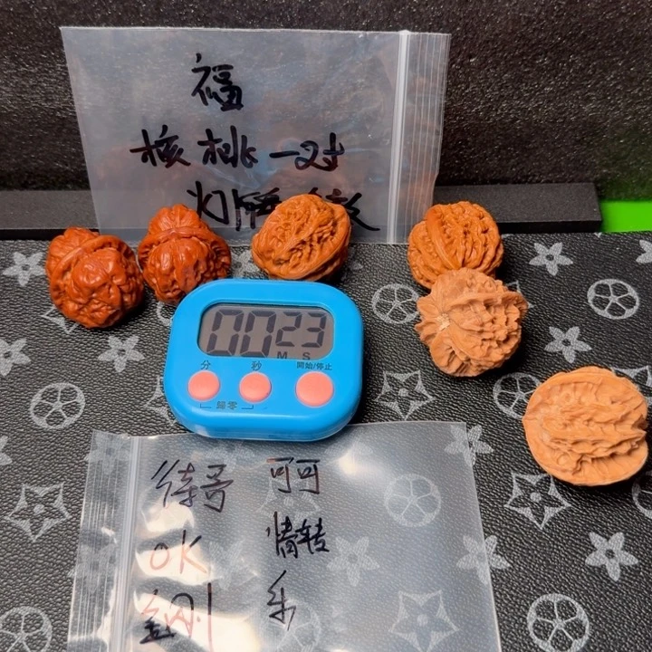 哈***板桃核把件核桃和红石榴是