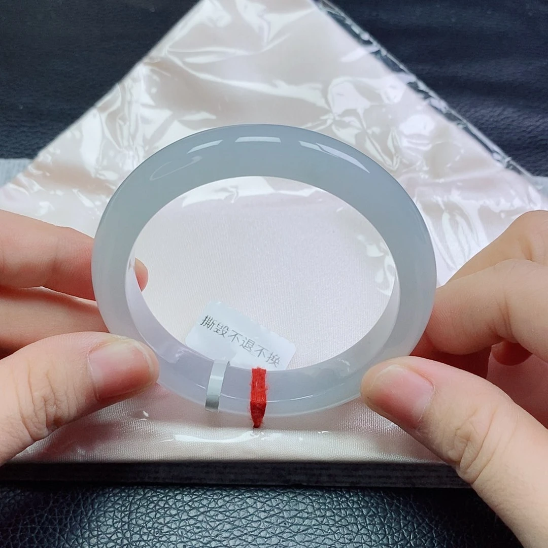 翡翠手镯未镶嵌正装起胶洒金