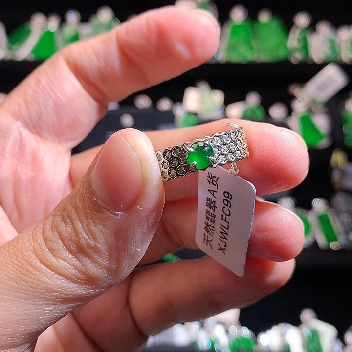 【闪购商品】颈饰银S925镶嵌翡翠