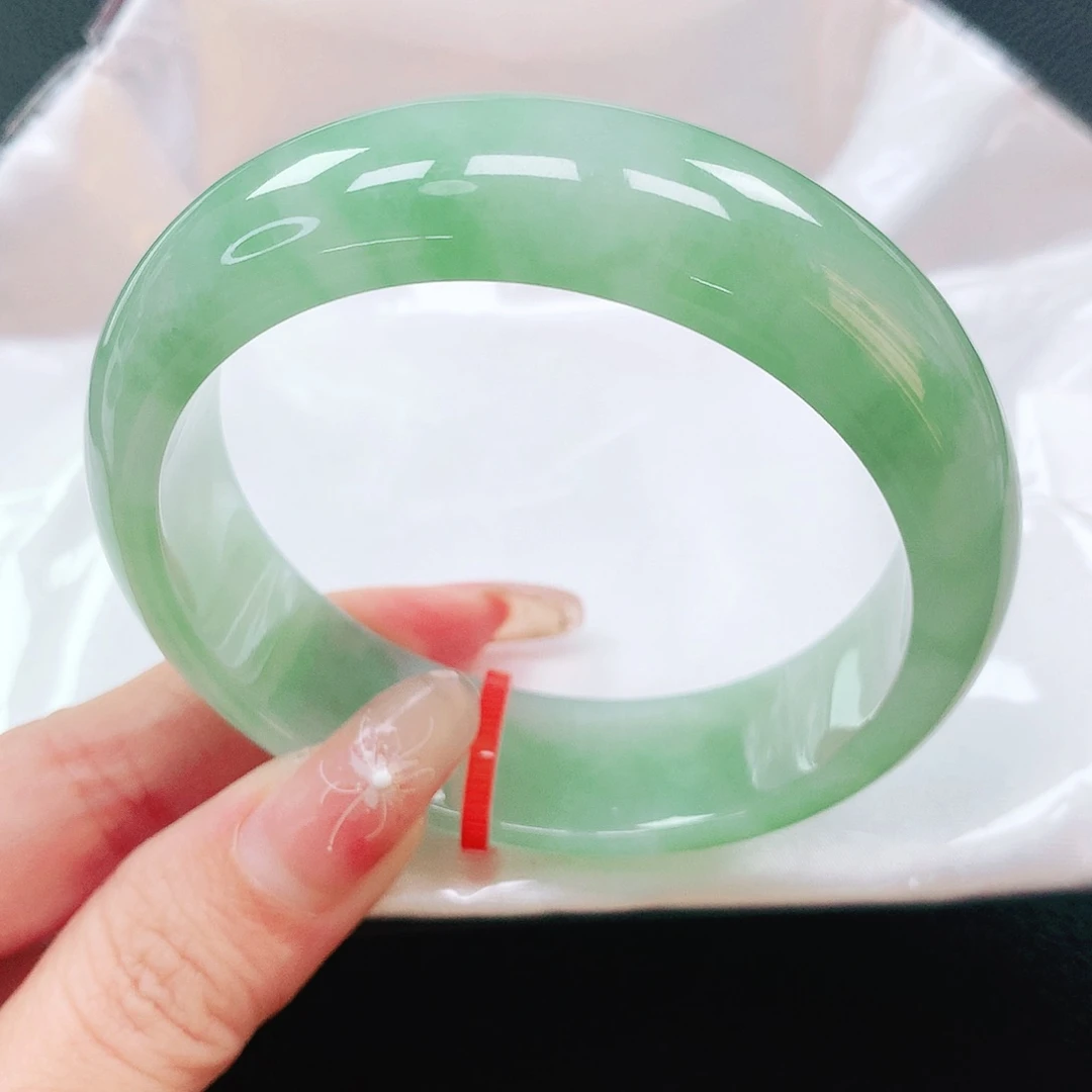 翡翠手镯未镶嵌57圈