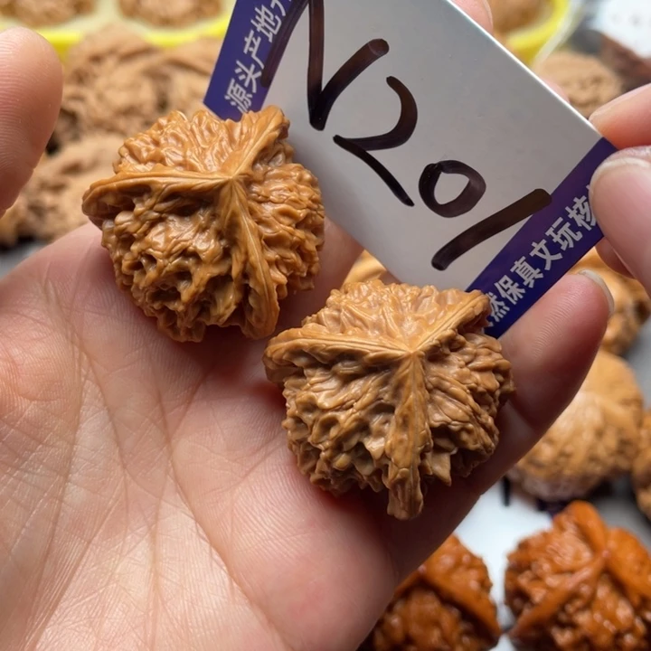 把件文玩核桃三棱36尺