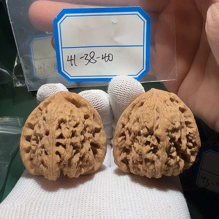 文玩核桃吊坠南疆三角黄金甲75