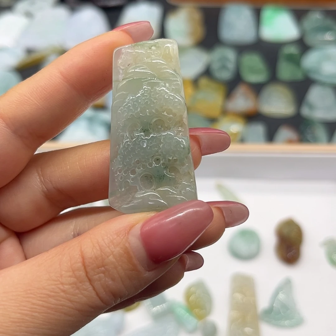 【闪购商品】翡翠颈饰未镶嵌山水