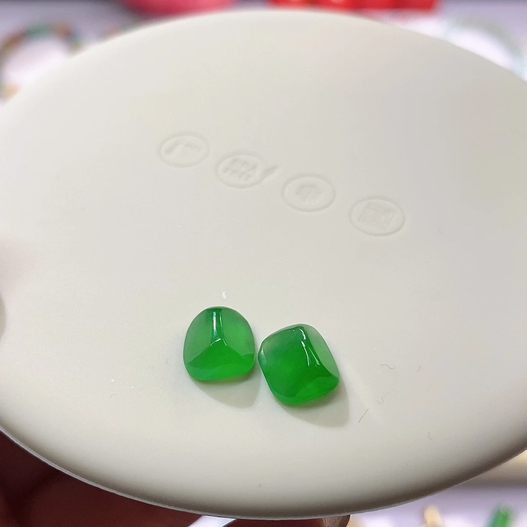 翡翠裸石一对绿随行