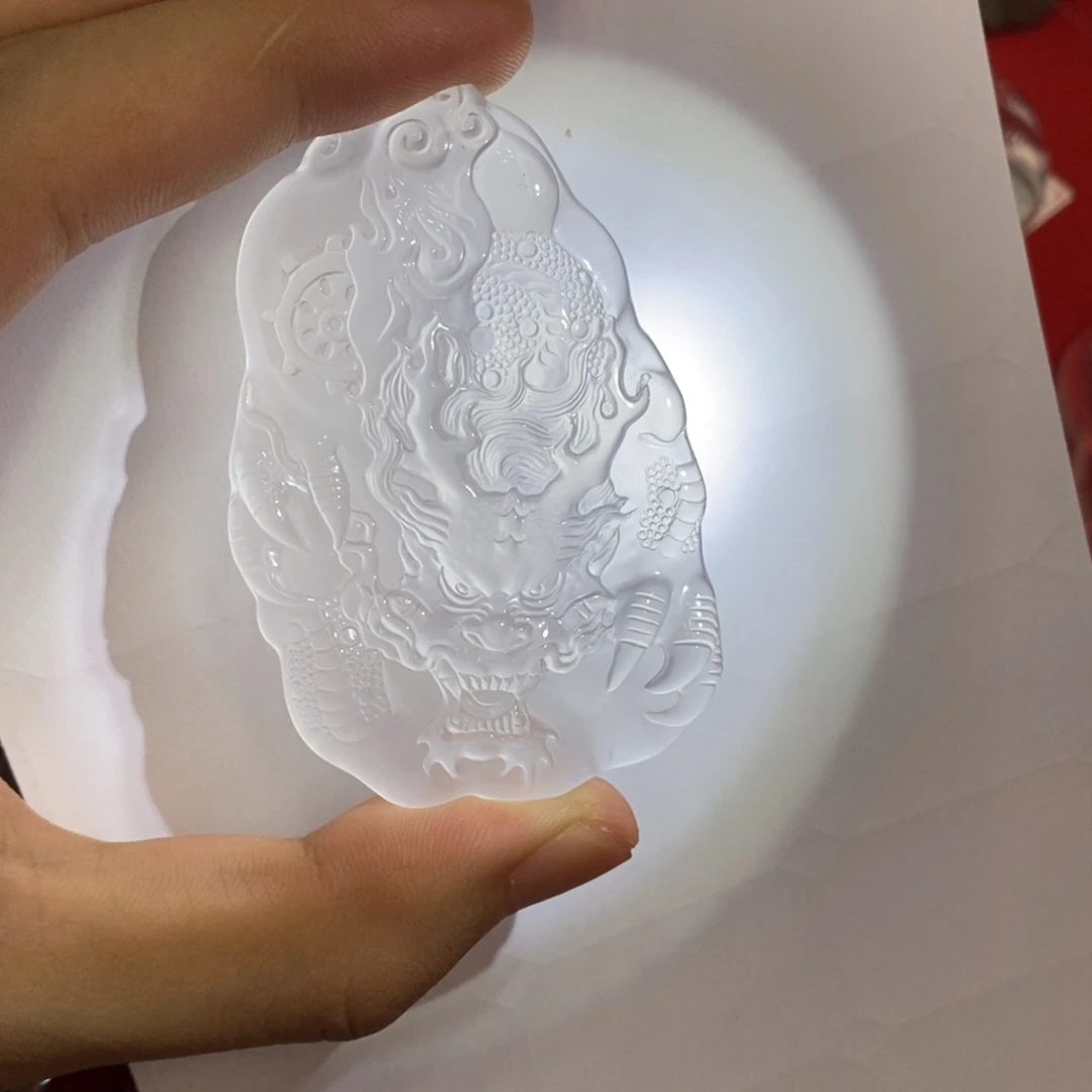 颈饰未镶嵌石英质玉