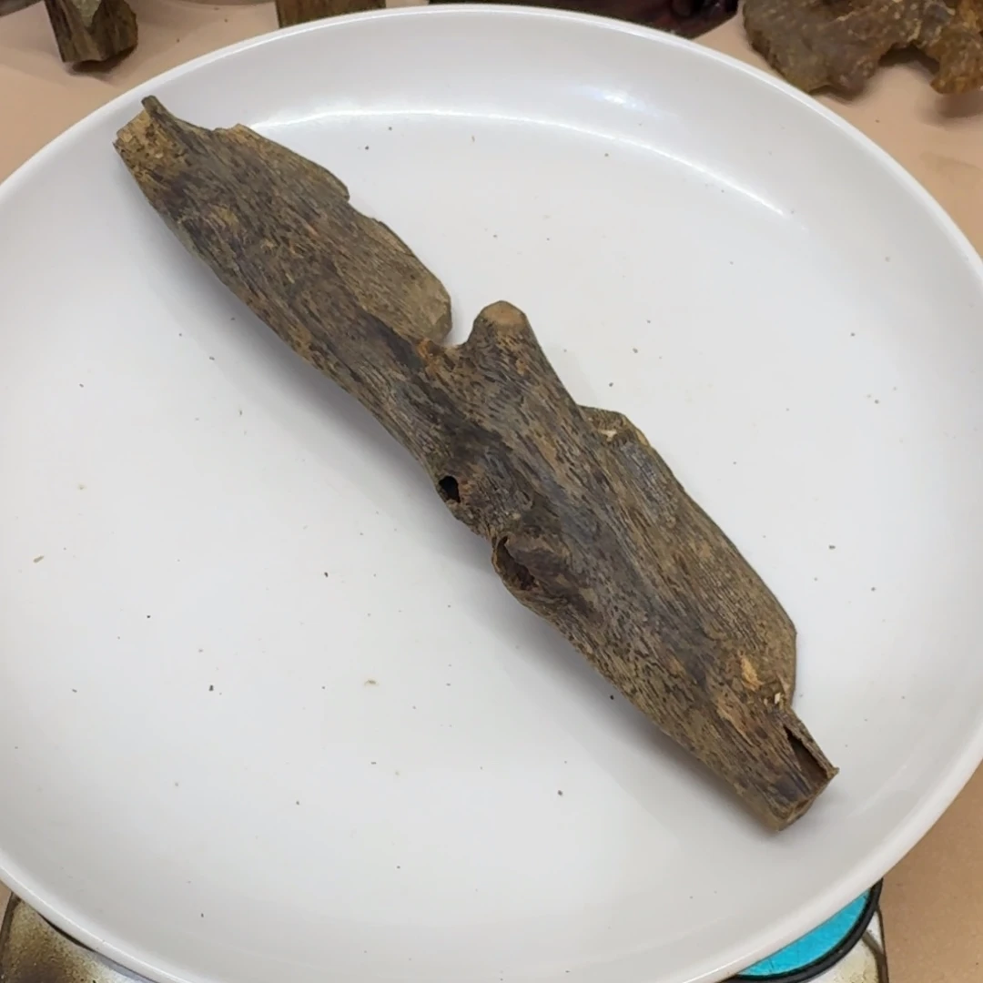 沉香碎屑沉香金勺子高油虫漏40克