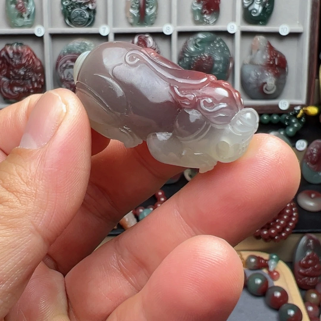 玛瑙/玉髓未镶嵌天然秦紫玉俏色雕刻挂饰