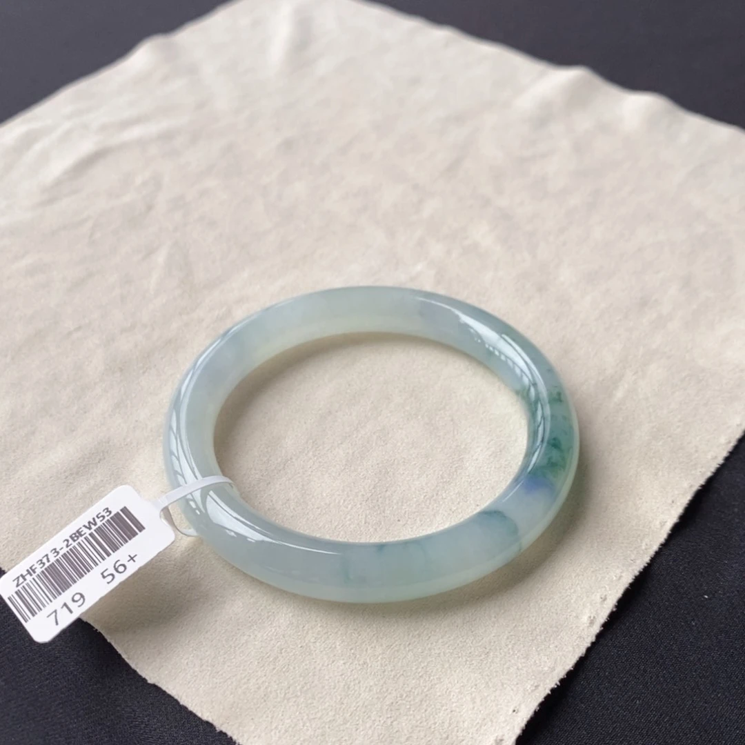 翡翠手镯未镶嵌翡翠