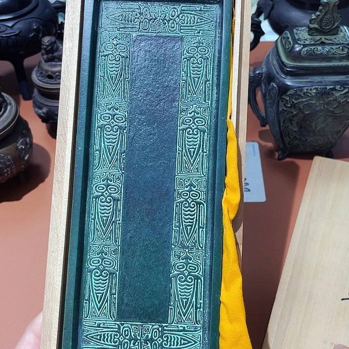 瓷片我的手机快被他偷