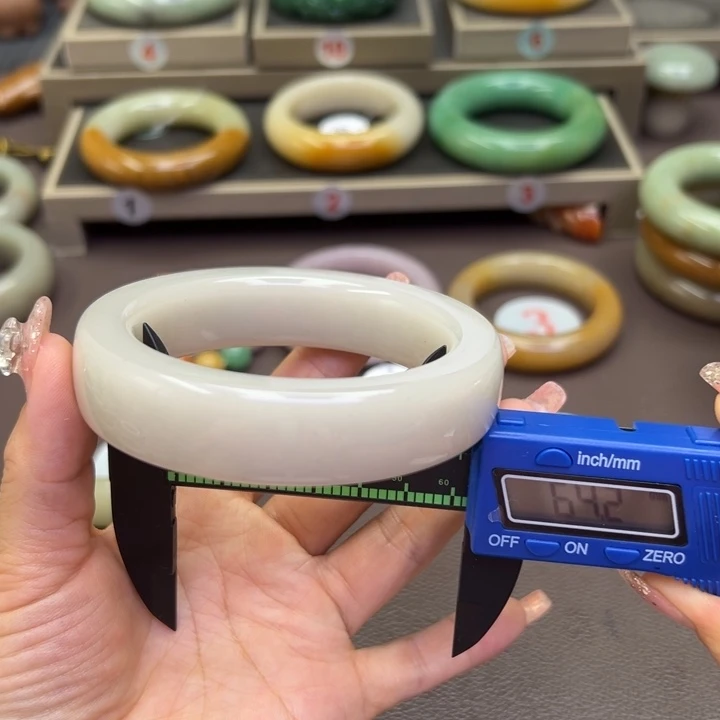 未镶嵌手镯石英岩玉