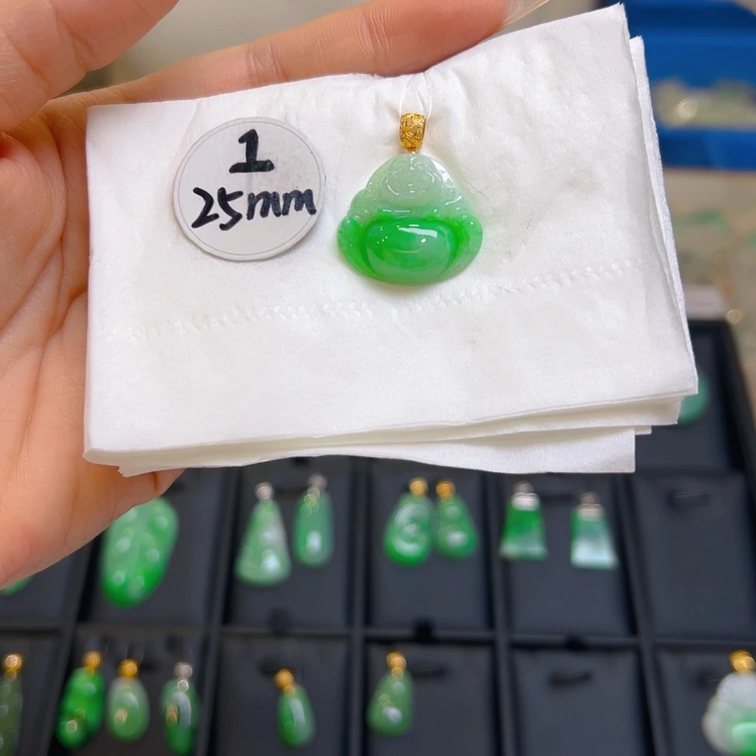 翡翠颈饰18K金镶嵌翡翠