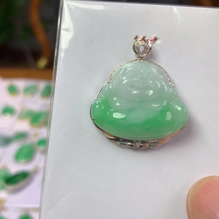 翡翠18K金镶嵌颈饰人****佳