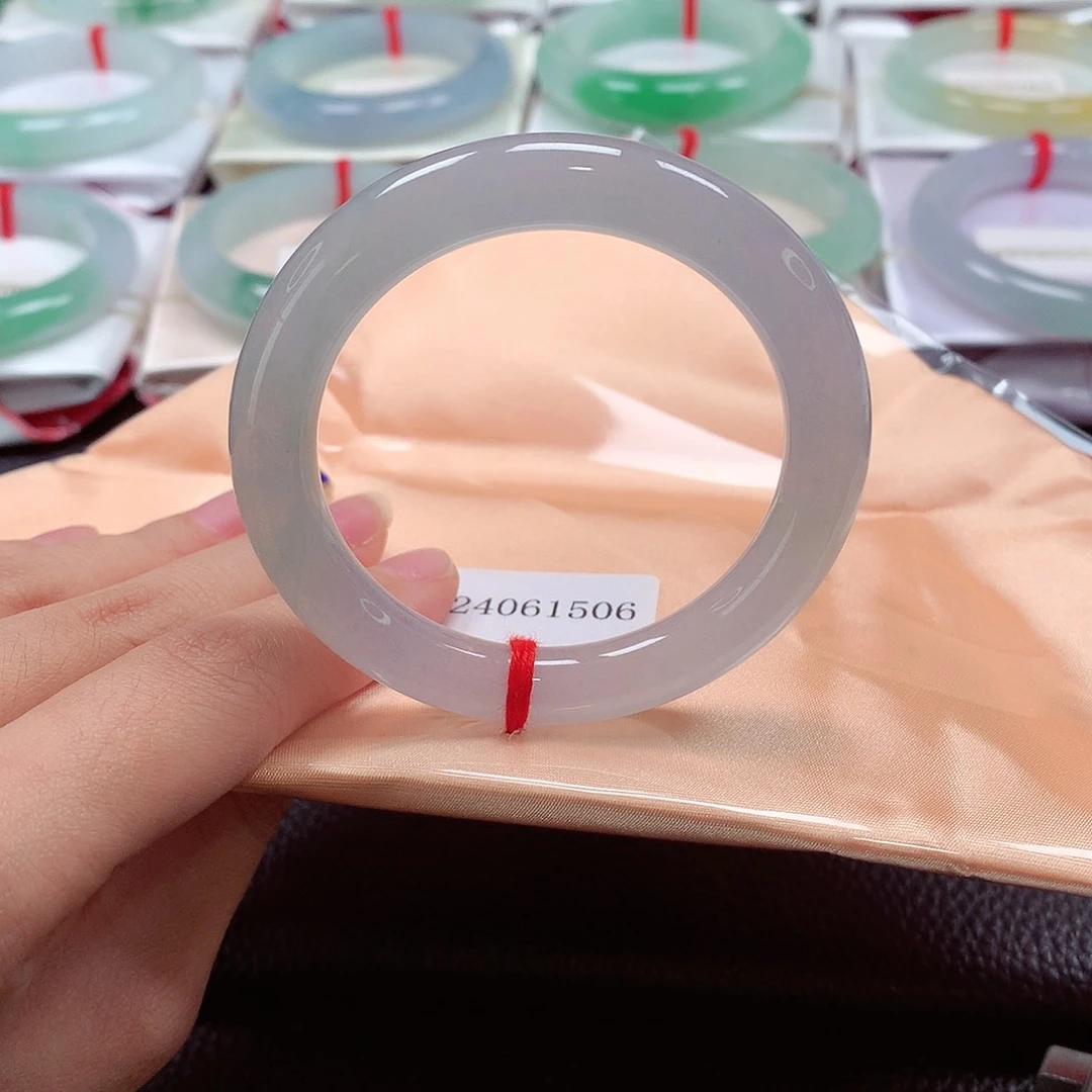 翡翠手镯（圆镯）未镶嵌天然a货翡翠49荔枝肉起光