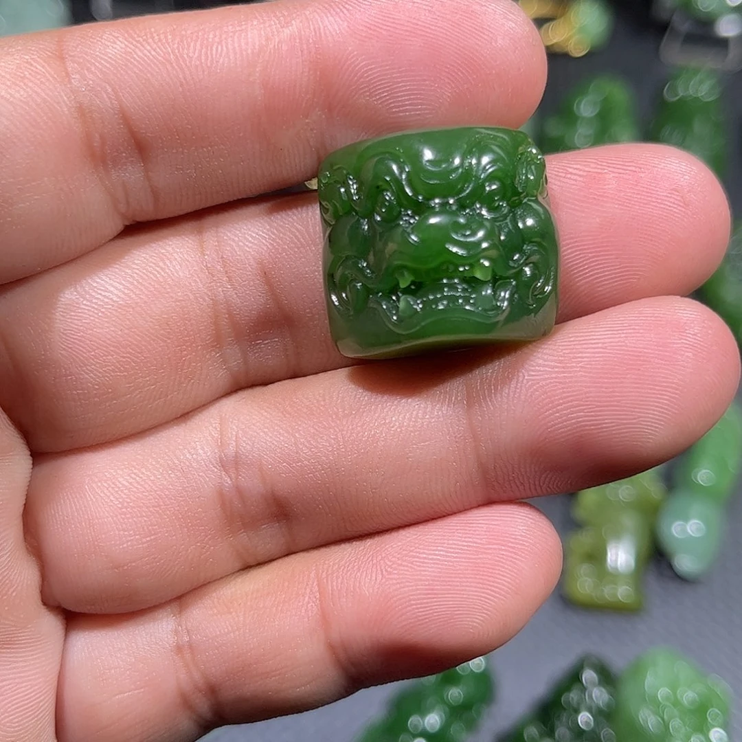 挽***留和田玉未镶嵌颈饰