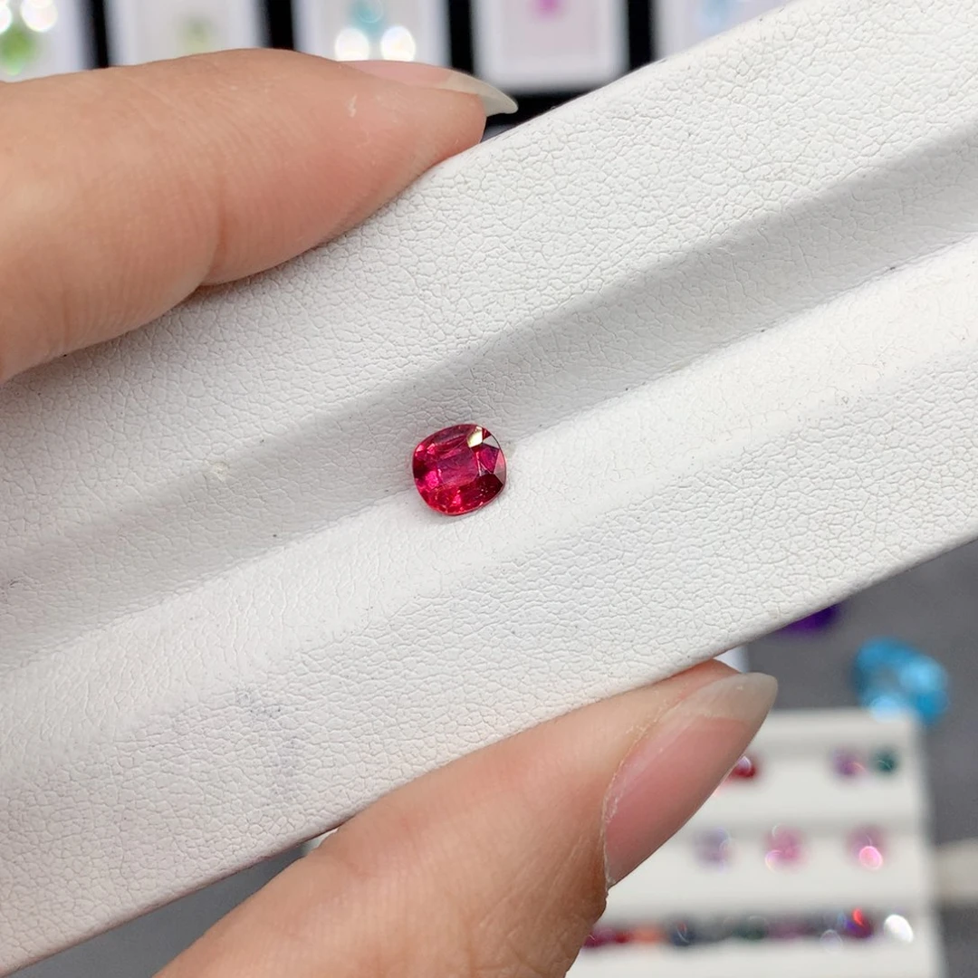 尖晶石裸石未镶嵌甜*理0.75克拉