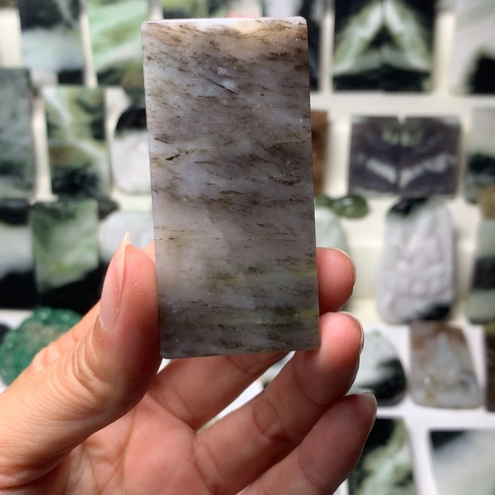 独山玉未镶嵌颈饰