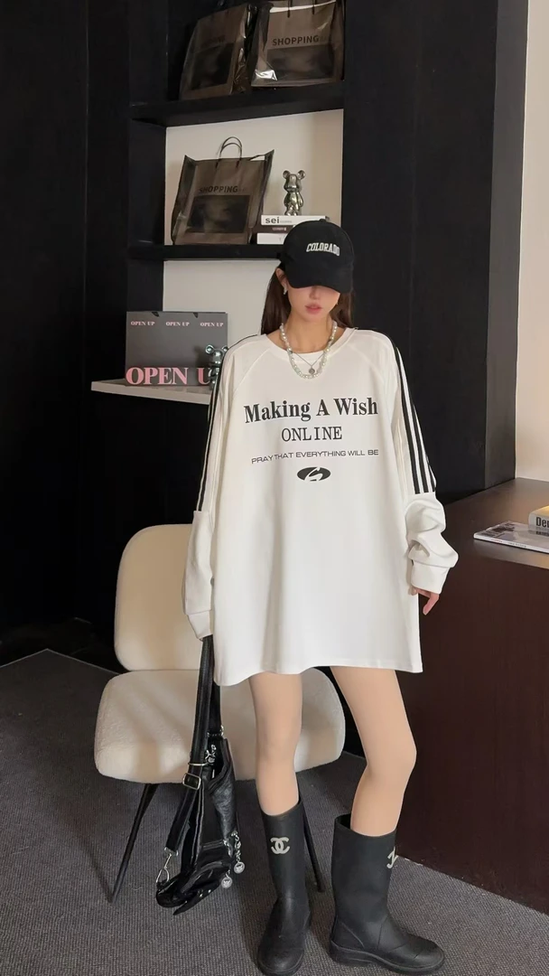 2025新款字母印花拼肩条慵懒感大版遮屁股百搭显瘦长袖款1091