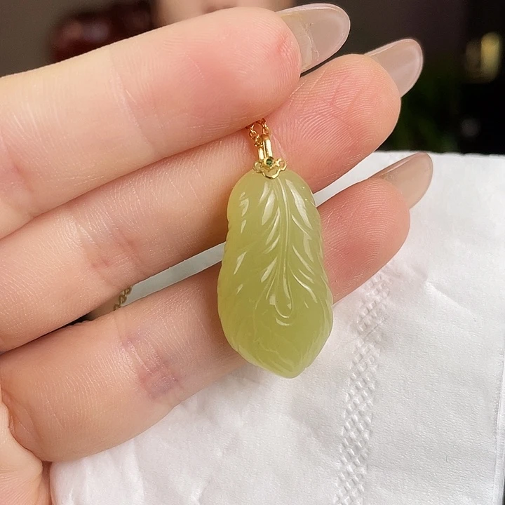 和田玉18K金镶嵌颈饰