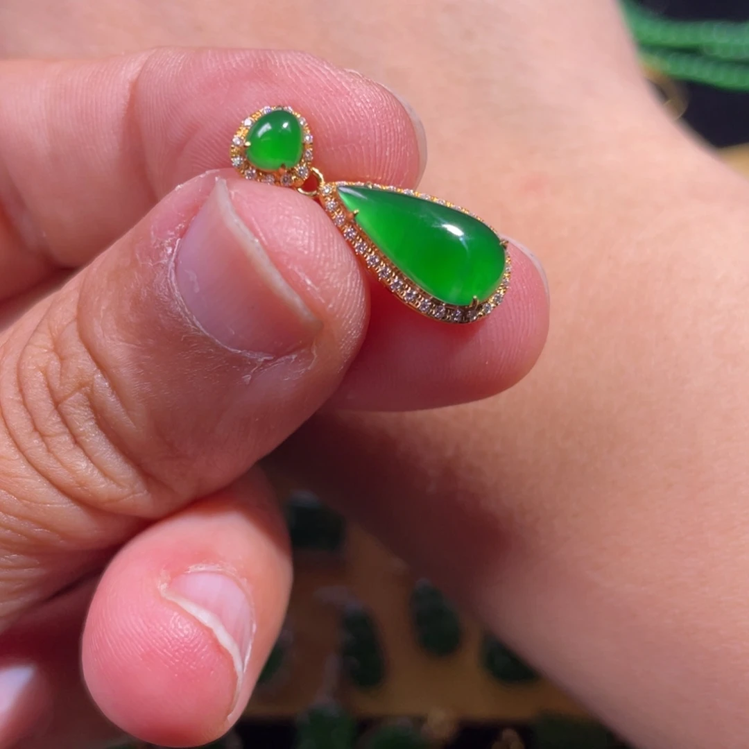 翡翠18K金镶嵌颈饰翡翠